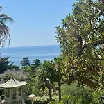 Sea-view With Private Parking! Your Choice Апартаменти *